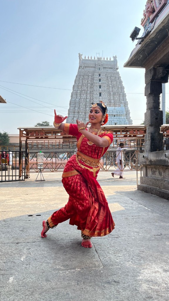 Bharatanatyam dance performance class Chennai students training
